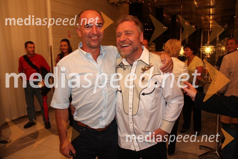 ... in Milan Pečovnik - Pidži, pevecMilan Pečovnik – Pidži, koncert ob 30. obletnici glasbenega ustvarjanja