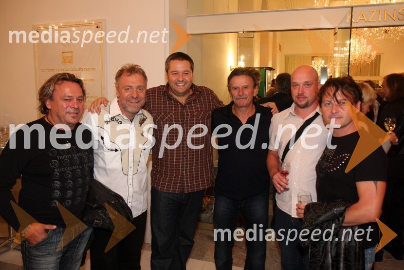 ..., Milan Pečovnik - Pidži, pevec, ..., ..., ... in Matjaž Jelen, pevec skupine Šank RockMilan Pečovnik – Pidži, koncert ob 30. obletnici glasbenega ustvarjanja