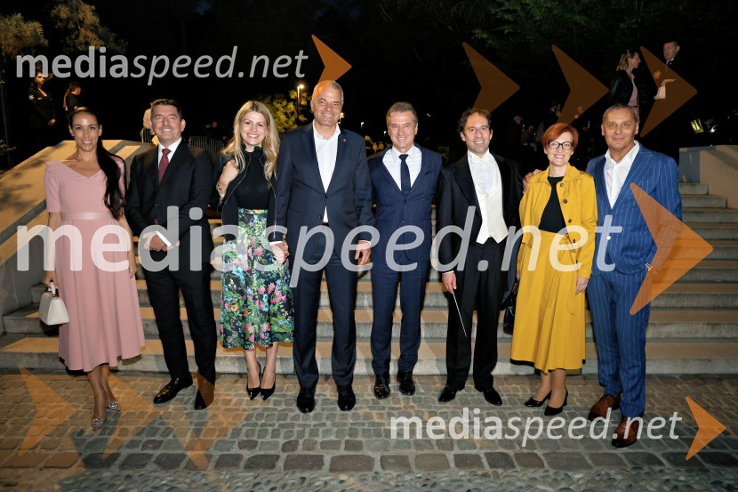  Tina Gaber, fotomodel; dr. Aleš Musar, lastnik Ruske dače;  Katja Arsenovič, direktorica Rožmarin Hospitality Group;  Aleksander Saša Arsenovič, župan, Mestna občina Maribor; dr. Robert Golob, predsednik vlade RS;  Simon Krečič, umetniški direktor Opere SNG Maribor; dr. Asta Vrečko, ministrica za kulturo;  Danilo Rošker, direktor SNG Maribor10. Operna noč v Mestnem parku 2025