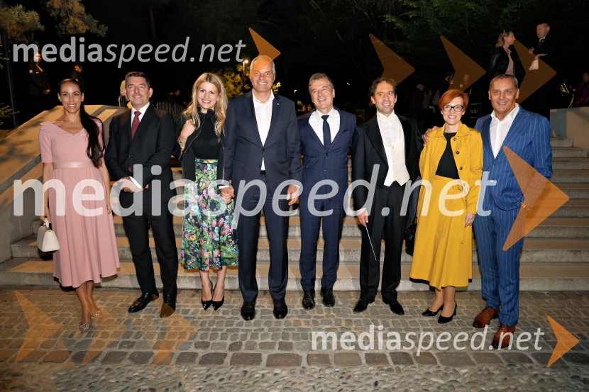  Tina Gaber, fotomodel; dr. Aleš Musar, lastnik Ruske dače;  Katja Arsenovič, direktorica Rožmarin Hospitality Group;  Aleksander Saša Arsenovič, župan, Mestna občina Maribor; dr. Robert Golob, predsednik vlade RS;  Simon Krečič, umetniški direktor Opere SNG Maribor; dr. Asta Vrečko, ministrica za kulturo;  Danilo Rošker, direktor SNG Maribor10. Operna noč v Mestnem parku 2025