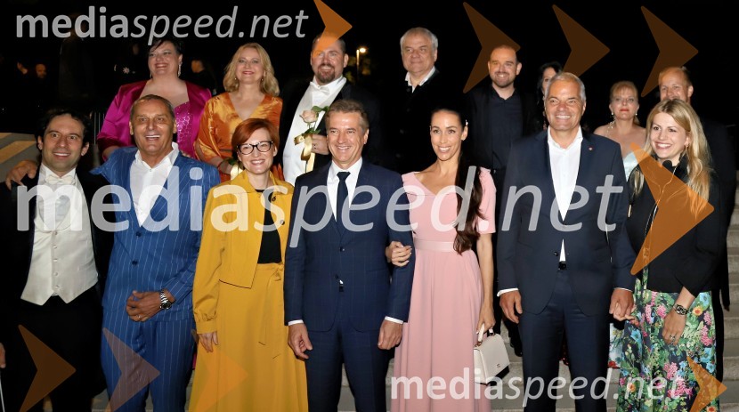  Simon Krečič, umetniški direktor Opere SNG Maribor;  Danilo Rošker, direktor SNG Maribor;  Rebeka Lokar, operna pevka; dr. Asta Vrečko, ministrica za kulturo;  Andreja Zakonjšek Krt, sopranistka;  Jaki Jurgec, operni solist; dr. Robert Golob, predsednik vlade RS;  Željko Lučić, operni pevec;  Tina Gaber, fotomodel;  Žiga Lakner, pevec;  Aleksander Saša Arsenovič, župan, Mestna občina Maribor;  Petya Ivanova, operna solistka;  Katja Arsenovič, direktorica Rožmarin Hospitality Group;  Martin Sušnik, operni solist10. Operna noč v Mestnem parku 2025