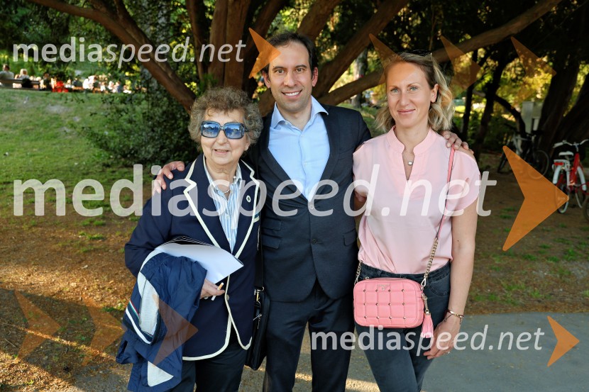  Dragica Petrovič, režiserka in producentka;  Simon Krečič, umetniški direktor Opere SNG Maribor;  Mateja Kožuh, producentka in joga učiteljica MS710. Operna noč v Mestnem parku 2025