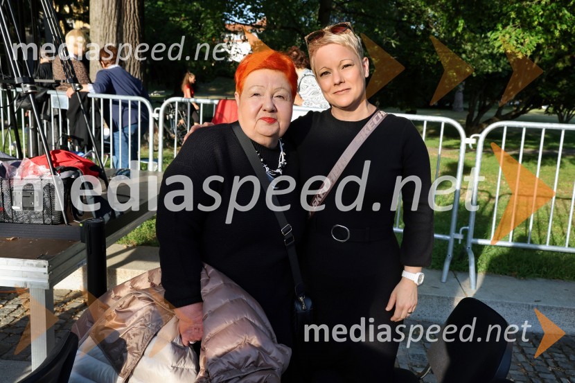  Zdenka Križanič, nekdanja mestna svetnica;  Zsuzsa Budavari Novak, zborovodkinja10. Operna noč v Mestnem parku 2025