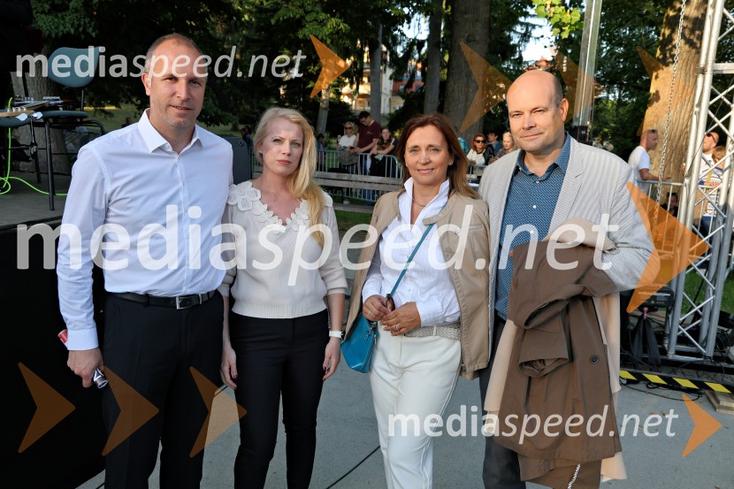 dr. Marko Soršak, župan, Občina Hoče-Slivnica;  Eva Soršak; prof. dr. Suzana  Žilič Fišer , predstojnica Inštituta za medijske komunikacije na FERI;  Jure Fišer, direktor Surovine10. Operna noč v Mestnem parku 2025