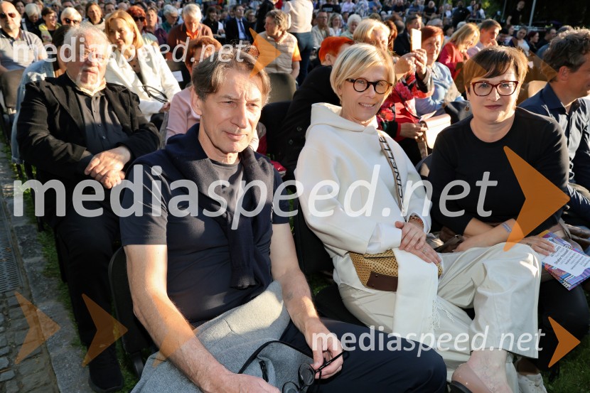  Rudi Uran, slikar, režiser;  ... ;  Lidija Divjak Mirnik, nekdanja direktorica ŠD UM in nekdanja poslanka DZ in aktualna mestna svetnica MOM10. Operna noč v Mestnem parku 2025