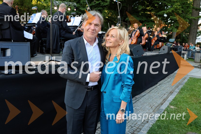 mag. David Kastelic, predsednik uprave, Grawe zavarovalnica d.d; dr. Jerneja Kastelic, direktorica, Farmadent10. Operna noč v Mestnem parku 2025