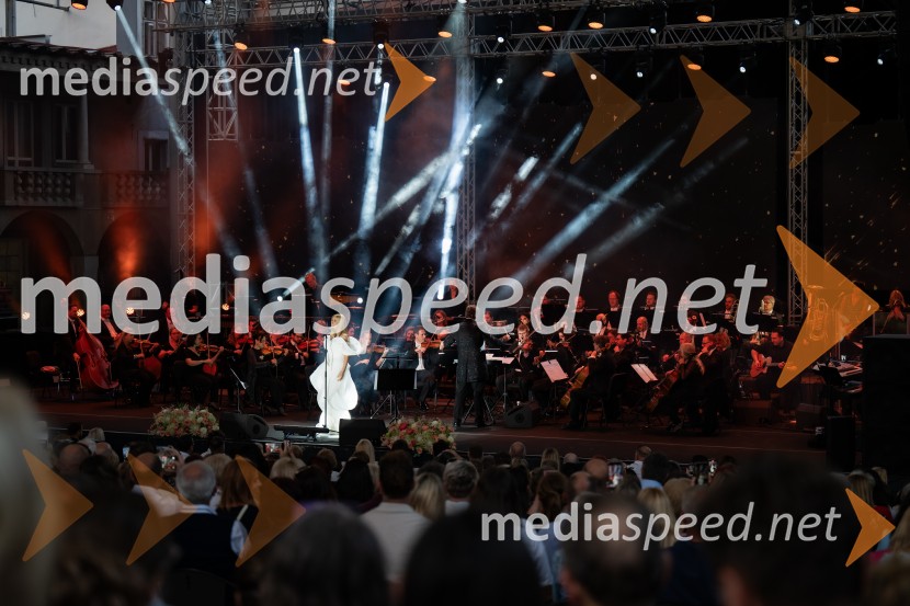  Helena Blagne, pevkaHelena Blagne, koncert ob 40-letnici glasbene kariere