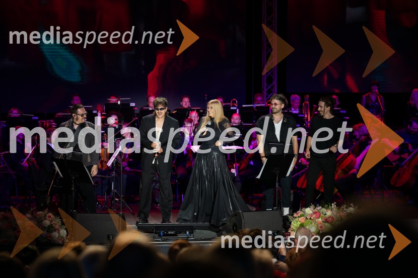  Lenart Merlin, glasbena skupina MRFY;  Gregor  Strasbergar, glasbena skupina MRFY;  Helena Blagne, pevka;  Tomaž Zupančič, glasbena skupina MRFY;  Rok  Klobučar, glasbena skupina MRFYHelena Blagne, koncert ob 40-letnici glasbene kariere