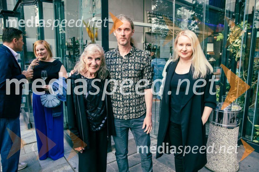  Marjeta Šrot, nekdanja balerina;  Andrej Jaklič, vodja gledališkega in sodobnoplesnega programa CD;  Tina Šrot, novinarka Uredništva oddaj o kulturi na TV SLOSydney Dance Company: Dvojina, plesna predstava v Cankarjevem domu