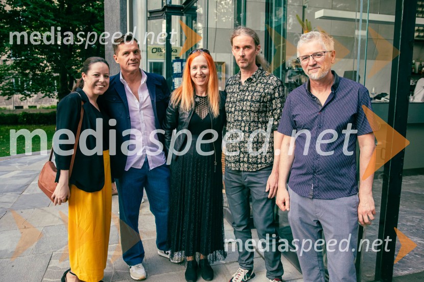  Medeja  Medved, Cankarjev dom;  ... ;  Zvezdana Lazar, Cankarjev dom;  Andrej Jaklič, vodja gledališkega in sodobnoplesnega programa CD;  ... Sydney Dance Company: Dvojina, plesna predstava v Cankarjevem domu