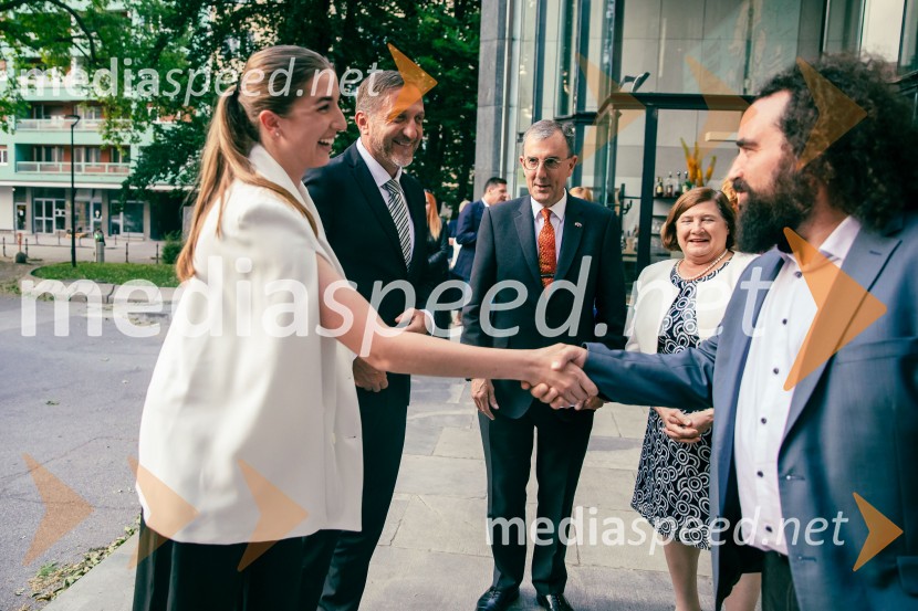  ... ;  Klemen Boštjančič, minister za finance;  ... ;  ... ;   Jure Novak, generalni direktor, Cankarjev domSydney Dance Company: Dvojina, plesna predstava v Cankarjevem domu