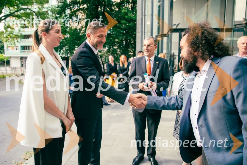  ... ;  Klemen Boštjančič, minister za finance;  ... ;   Jure Novak, generalni direktor, Cankarjev domSydney Dance Company: Dvojina, plesna predstava v Cankarjevem domu