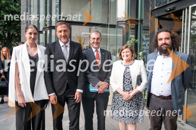  ... ;  Klemen Boštjančič, minister za finance;  ... ;  ... ;   Jure Novak, generalni direktor, Cankarjev domSydney Dance Company: Dvojina, plesna predstava v Cankarjevem domu