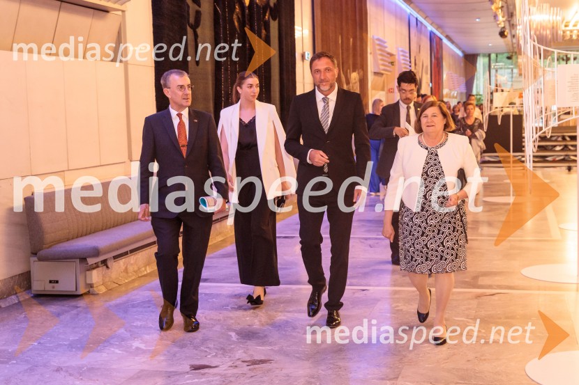  ... ;  ... ;  Klemen Boštjančič, minister za finance;  ... Sydney Dance Company: Dvojina, plesna predstava v Cankarjevem domu