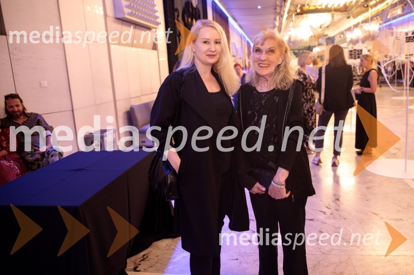  Tina Šrot, novinarka Uredništva oddaj o kulturi na TV SLO;  Marjeta Šrot, nekdanja balerinaSydney Dance Company: Dvojina, plesna predstava v Cankarjevem domu