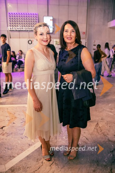  Mateja Lasič, dr.med.specialistka ginekologije in porodništva ter diplomirana pianistka; mag. Breda Pečovnik, direktorica kongresno komercialne dejavnosti Cankarjev domSydney Dance Company: Dvojina, plesna predstava v Cankarjevem domu