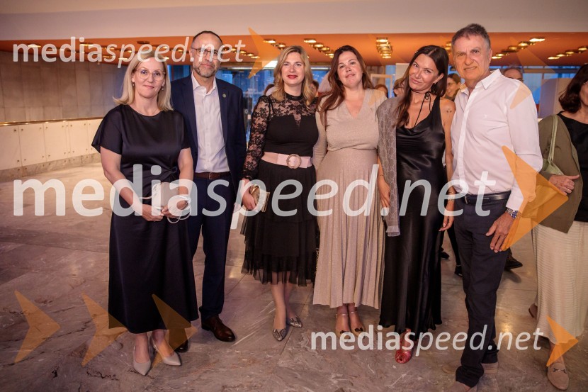  ... ;  ... ;  Barbara Čepirlo Čičigoj, odnosi z javnostjo Opera in Balet Ljubljana;  Barbara Novak, Čarobni dan;  ... ;  ... Sydney Dance Company: Dvojina, plesna predstava v Cankarjevem domu