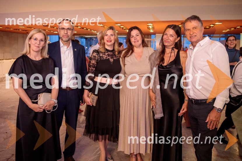  ... ;  ... ;  Barbara Čepirlo Čičigoj, odnosi z javnostjo Opera in Balet Ljubljana;  Barbara Novak, Čarobni dan;  ... ;  ... Sydney Dance Company: Dvojina, plesna predstava v Cankarjevem domu