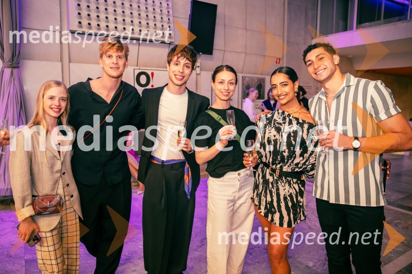  ... ;  Lukas Zuschlag, umetniški direktor ljubljanskega baleta;  ... ;  ... ;  ... ;  ... Sydney Dance Company: Dvojina, plesna predstava v Cankarjevem domu