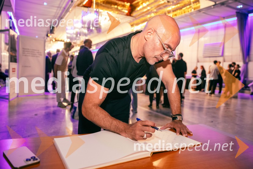  Rafael Bonachela, koreografSydney Dance Company: Dvojina, plesna predstava v Cankarjevem domu