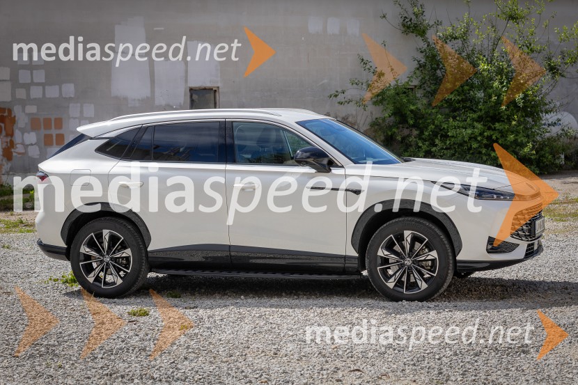 MG EHS Plug-in Hybrid