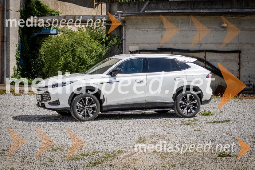 MG EHS Plug-in Hybrid