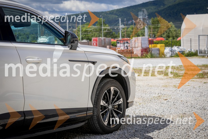 MG EHS Plug-in Hybrid