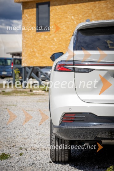 MG EHS Plug-in Hybrid