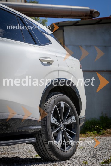 MG EHS Plug-in Hybrid