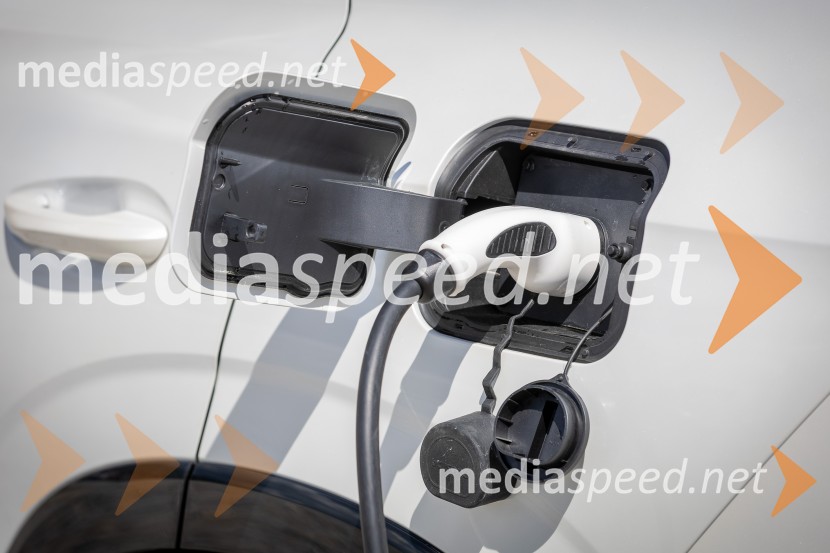 MG EHS Plug-in Hybrid