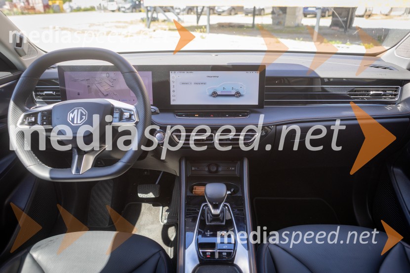 MG EHS Plug-in Hybrid