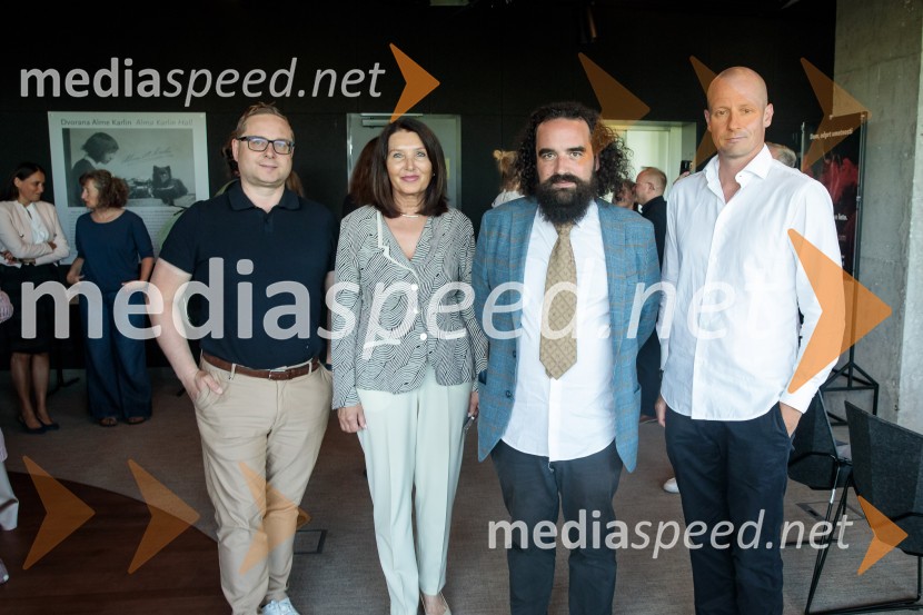  Aleš Petejan, direktor marketinga, Mastercard; mag. Breda Pečovnik, direktorica kongresno komercialne dejavnosti Cankarjev dom;   Jure Novak, generalni direktor, Cankarjev dom;  Luka Gabrovšek, direktor, Mastercard SlovenijaPredstavitev sezone 2025/26 v Cankarjevem domu, novinarska konferenca