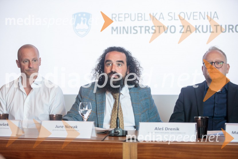  Luka Gabrovšek, direktor, Mastercard Slovenija;   Jure Novak, generalni direktor, Cankarjev dom; mag. Aleš Drenik, vodja programa resne glasbe, opere in balet, Cankarjev domPredstavitev sezone 2025/26 v Cankarjevem domu, novinarska konferenca