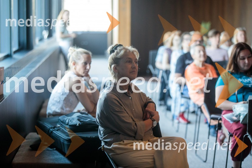  Barbara Hieng Samobor, direktorica in umetniška vodja MGLPredstavitev sezone 2025/26 v Cankarjevem domu, novinarska konferenca