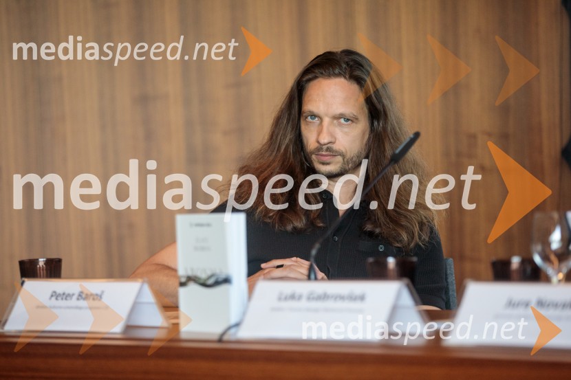  Peter Baroš, direktor kulturno-umetniškega programa Cankarjevega domaPredstavitev sezone 2025/26 v Cankarjevem domu, novinarska konferenca