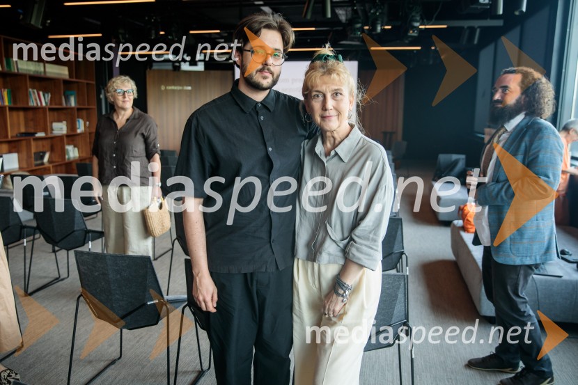  Jan Krmelj, režiser;  Barbara Hieng Samobor, direktorica in umetniška vodja MGLPredstavitev sezone 2025/26 v Cankarjevem domu, novinarska konferenca