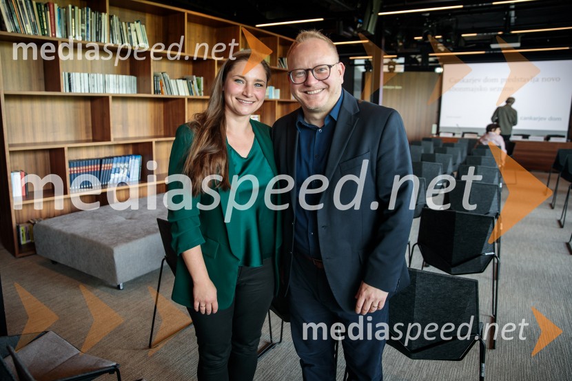  Maruša Turjak Bogataj, violončelistka; mag. Aleš Drenik, vodja programa resne glasbe, opere in balet, Cankarjev domPredstavitev sezone 2025/26 v Cankarjevem domu, novinarska konferenca