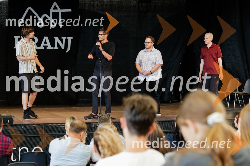  Vid Sodnik, improvizator;  Matjaž Rakovec, župan Mestne občine Kranj;  Juš Milčinski, improvizator in TV voditelj;  ... Tradicionalni sprejem kranjskih odličnjakov in prebojnikov 2025