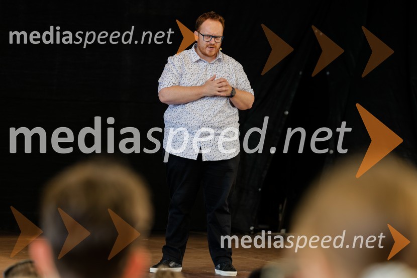  Juš Milčinski, improvizator in TV voditeljTradicionalni sprejem kranjskih odličnjakov in prebojnikov 2025