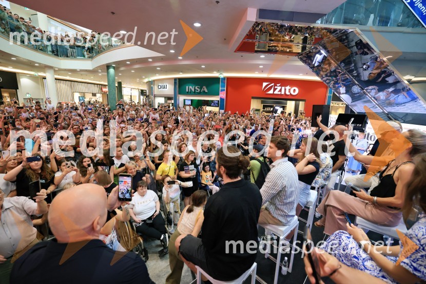 Igralci serije Skrito v raju navdušili v mariborskem Europarku