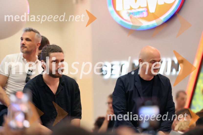  Matino Antunović, hrvaški igralec;  Alen Šalinović, hrvaški igralecIgralci serije Skrito v raju navdušili v mariborskem Europarku