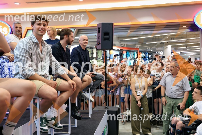  Matej Zemljič, igralec;  Matino Antunović, hrvaški igralec;  Alen Šalinović, hrvaški igralecIgralci serije Skrito v raju navdušili v mariborskem Europarku