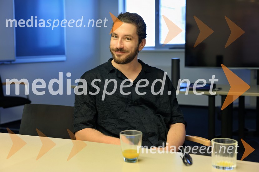  Matino Antunović, hrvaški igralecIgralci serije Skrito v raju navdušili v mariborskem Europarku