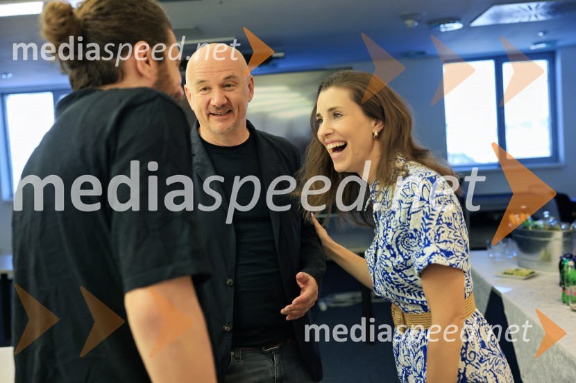  Alen Šalinović, hrvaški igralec;  Nina Rakovec, igralka, pevkaIgralci serije Skrito v raju navdušili v mariborskem Europarku