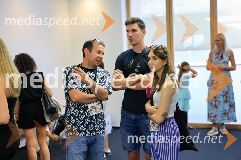 Igralci serije Skrito v raju navdušili v mariborskem Europarku