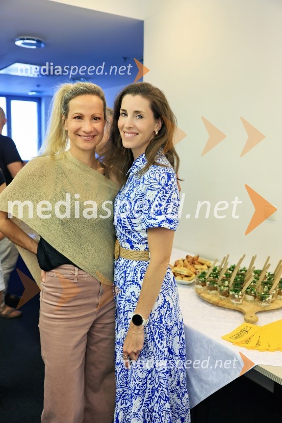  Aleksandra  Balmazović, igralka;  Nina Rakovec, igralka, pevkaIgralci serije Skrito v raju navdušili v mariborskem Europarku