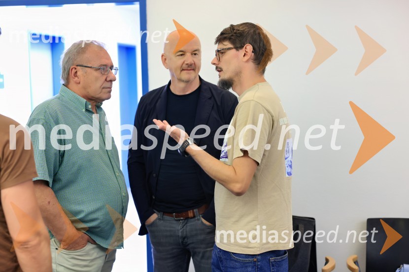  Aleš Valič, igralec;  Alen Šalinović, hrvaški igralec;  ... Igralci serije Skrito v raju navdušili v mariborskem Europarku