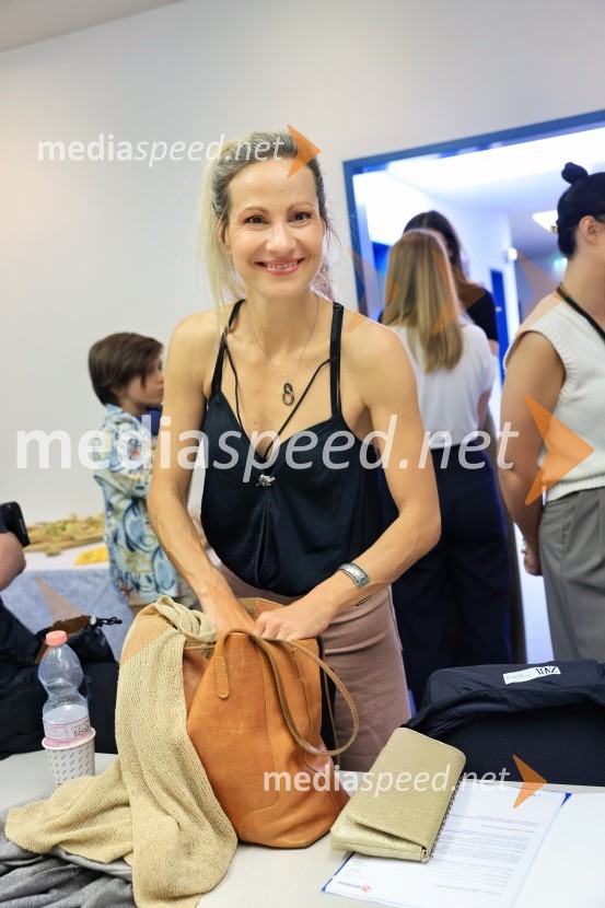  Aleksandra  Balmazović, igralkaIgralci serije Skrito v raju navdušili v mariborskem Europarku