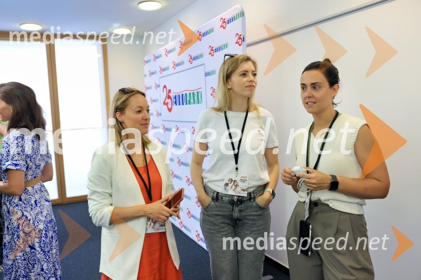 Igralci serije Skrito v raju navdušili v mariborskem Europarku