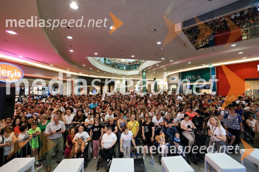 Igralci serije Skrito v raju navdušili v mariborskem Europarku